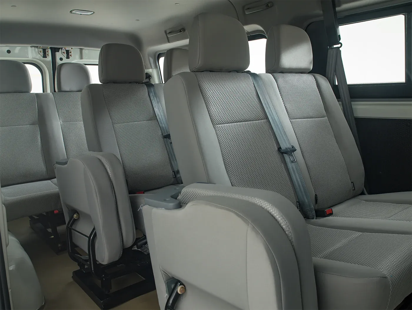 VAN-DONGFENG-INTERIOR-4_webp